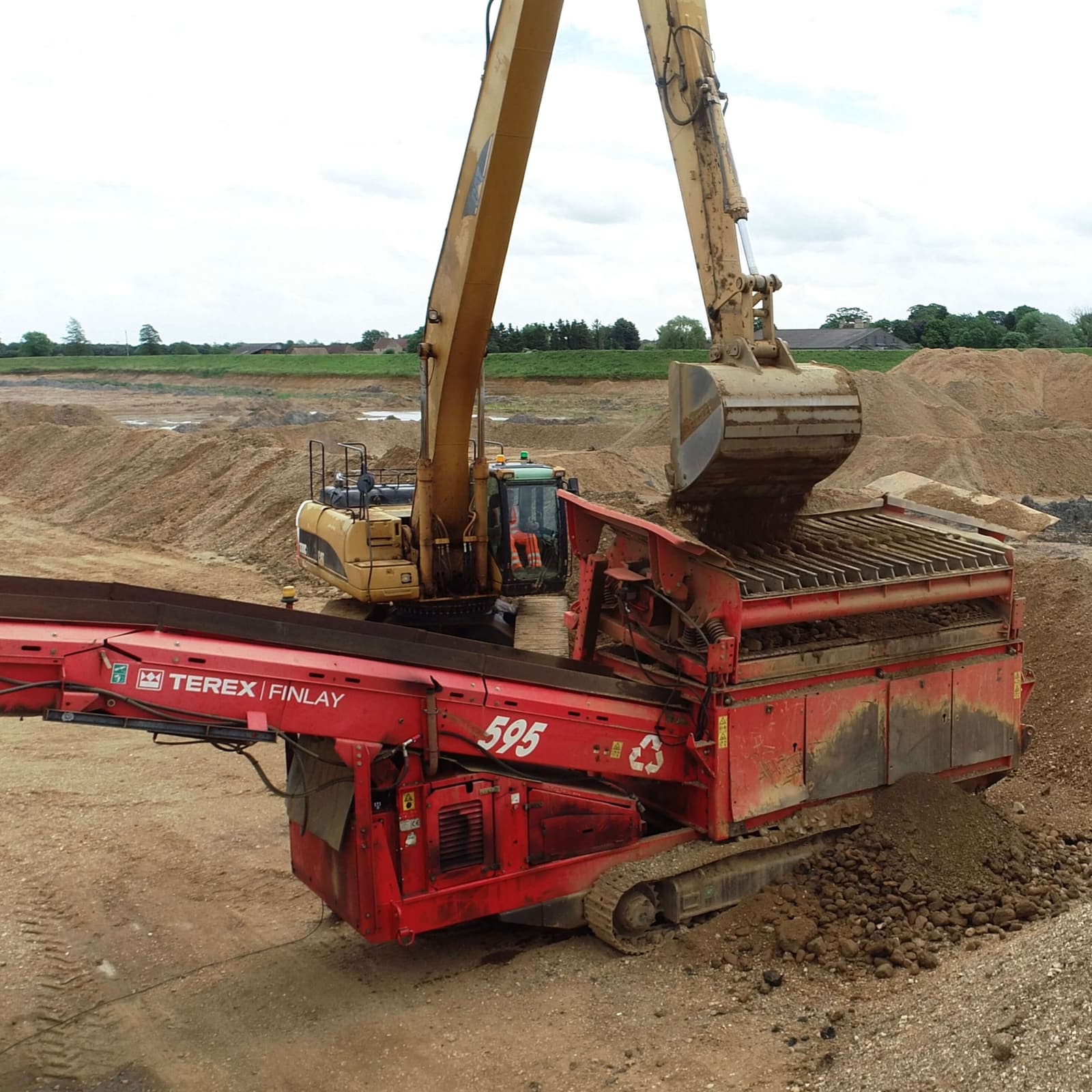 DF5-Using a drone to get nice shoot of quarry machinery (1)